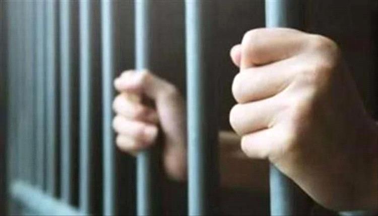 حضرموت... القبض على عصابة متهمة في سرقة احد البيوت بساه