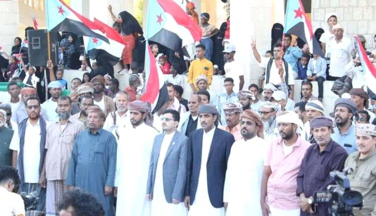                                  

راجح باكريت يعلق على قيام أبناء المهرة بهذا الأمر

