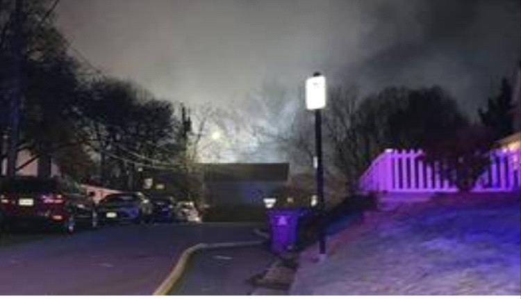 انفجار ضخم يهز منزلا في ضواحي واشنطن حاول ضباط شرطة دخوله 
