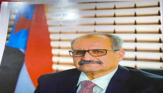 نائب الأمين العام يُعزَّي في وفاة التربوي عبدالعزيز الطاهش