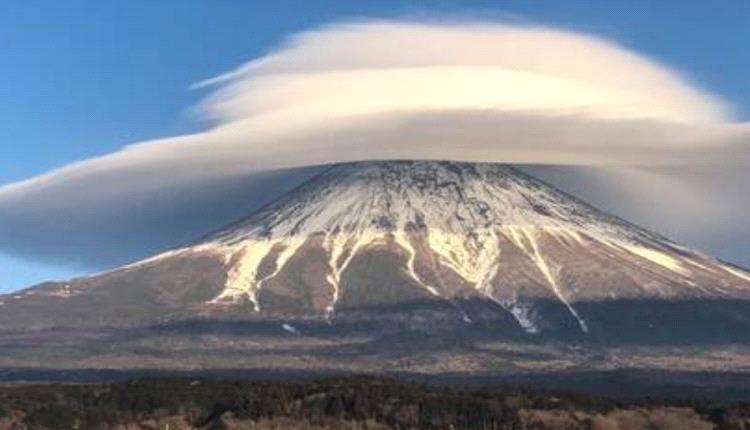 مدينة يابانية تحجب رؤية جبل فوجي الشهير 

