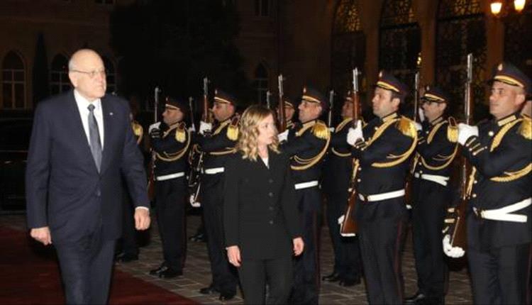 ميقاتي يتعرض لموقف محرج.. قبّل امرأة ظنا أنها رئيسة وزراء إيطاليا