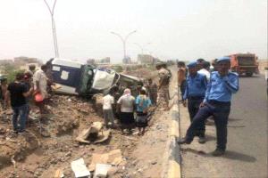 اصابات خطيرة بانقلاب طقم عسكري في عدن(صورة)