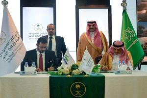 سلطة حضرموت توقع مع الرياض اتفاقية لتنفيذ مشروع تعزيز الأمن المائي في المحافظة

