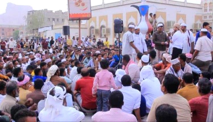 جماهير تريم تطالب بالتحقيق في جريمة قتل أحد المتظاهرين
