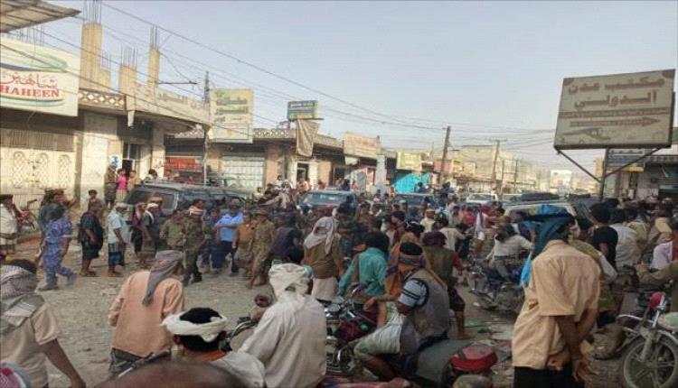 مدير عام لودر وقوات الأمن ينفذون حملة لضبط الأسعار في الأسواق المحلية
