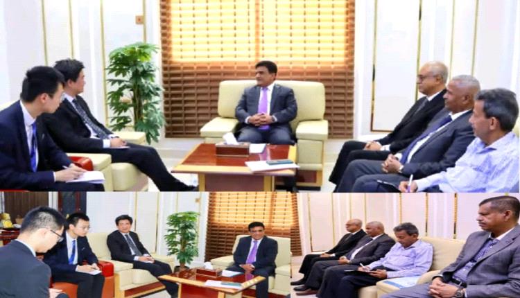 وزير النفط يبحث مع القائم بأعمال السفارة الصينية سُبل تعزيز التعاون والاستثمار في قطاع النفط والطاقة