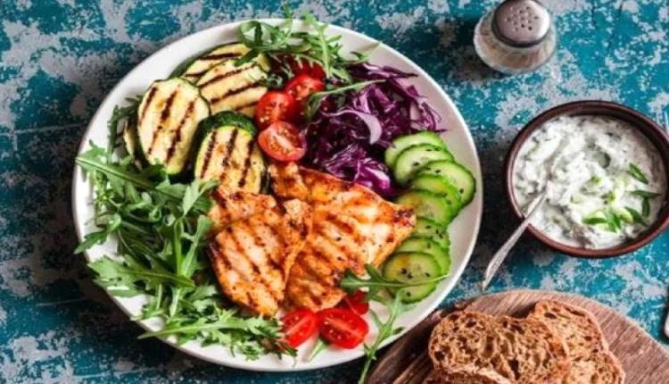 أطعمة تحارب التهابات الجسم.. إليك فوائد النظام الغذائي المتوسطي
