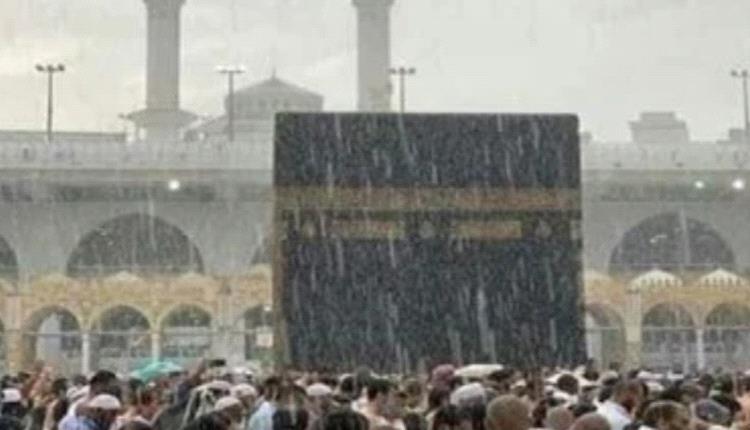 أمطار وسيول.. إنذار مبكر لمكة و6 مناطق بالسعودية