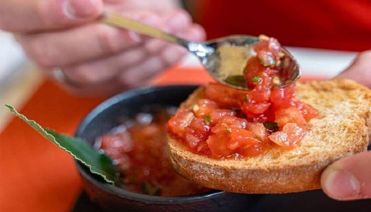 العوامل الغذائية وتأثيرها في تقلبات المزاج بعد الأكل