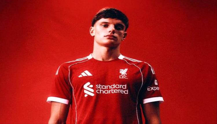 ليفربول يعلن تعاقده مع المدافع الإيطالي ليوني من بارما