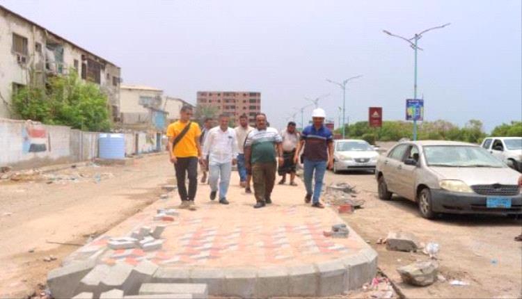 مدير عام خور مكسر يتفقد مشروع تأهيل رصيف الكورنيش ويوجه بسرعة إنجازه
