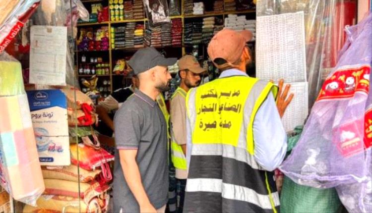 إغلاق 12 محل تجاري مخالفين للأسعار و 4 معامل مياه بمديرية صيرة
