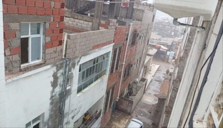 نشر عشرات الآليات في العاصمة عدن للتعامل مع آثار المنخفض الجوي