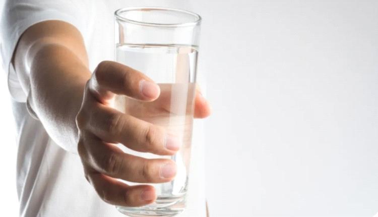 احذر.. نقص شرب الماء يزيد هرمون التوتر