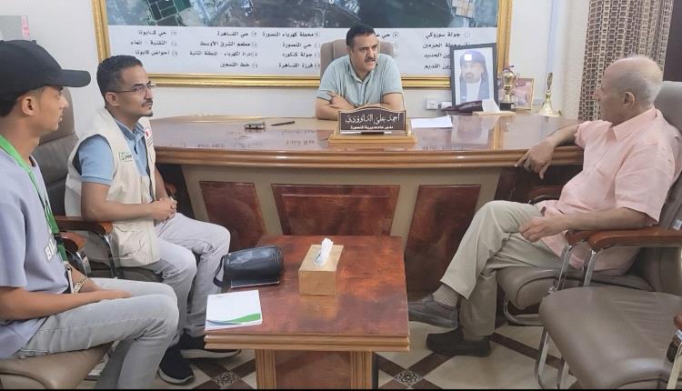 مدير عام المنصورة يشيد بتدخلات الجمعية اليمنية للصحة الإنجابية بالمديرية