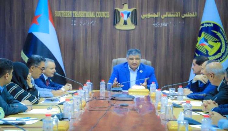 الأمانة العامة تستعرض مستوى أداء فرق التوجيه والرقابة الرئاسية بالمحافظات
