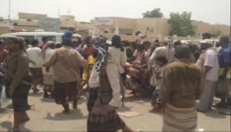 مأساة مرورية في أبين.. وفاة أب وثلاثة من أطفاله بحادث مروع في جعار


