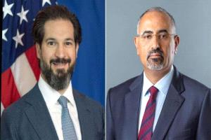 الرئيس الزُبيدي يبحث مع القائم بأعمال السفير الأمريكي مستجدات الأوضاع الإنسانية والتعافي الاقتصادي
