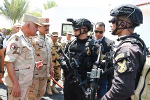 وزير الدفاع يطالب قوات الصاعقة والمظلات بالاستعداد القتالي