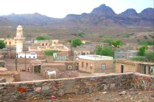 مدير عام مديرية المسيمير  حاميم الحوشبي يوجة  مكتب التجارة والصناعة  بالمديرية للقيام ضرورة  ضبط الصرف ومراقبة الاسعار 