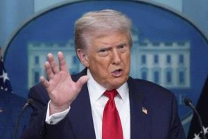 ترامب: عقد اجتماع مع بوتين وزيلينسكي يعتمد على نتائج قمة ألاسكا