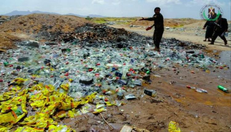 الحزام الأمني يعلن إتلاف 1762 قارورة خمور بإشراف النيابة..