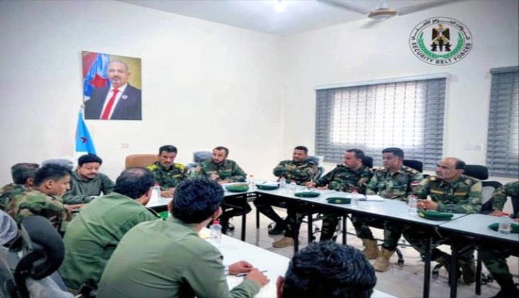 حزام عدن يستدعي الجنود من الإجازات ويطلق دوريات ليلية