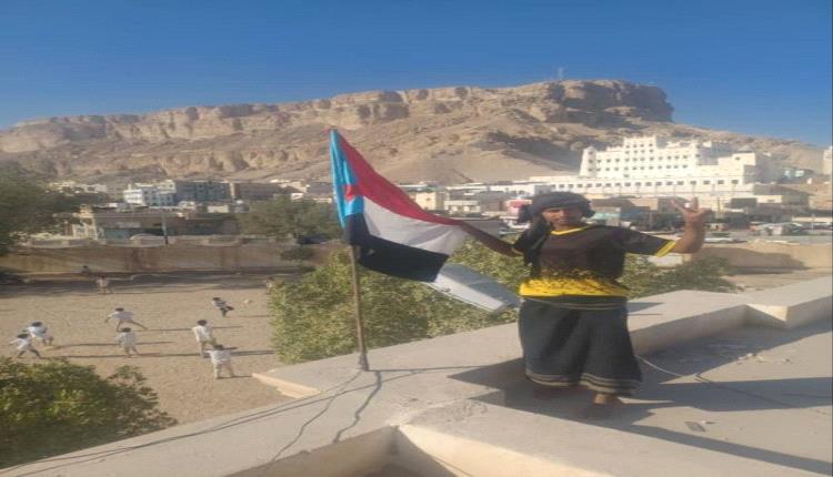 رفع أعلام الجنوب العربي على مدارس وادي حضرموت..