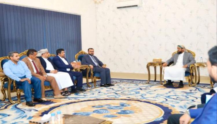 المحرّمي يناقش الأوضاع الأمنية والخدمية في محافظة المهرة