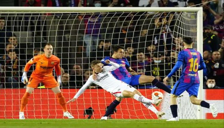 برشلونة يحول تأخره لفوز مثير على آنتراخت فرانكفورت
