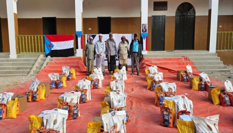 انتقالي تريم يدشّن توزيع السلال الغذائية للأسر الأشد احتياجًا
