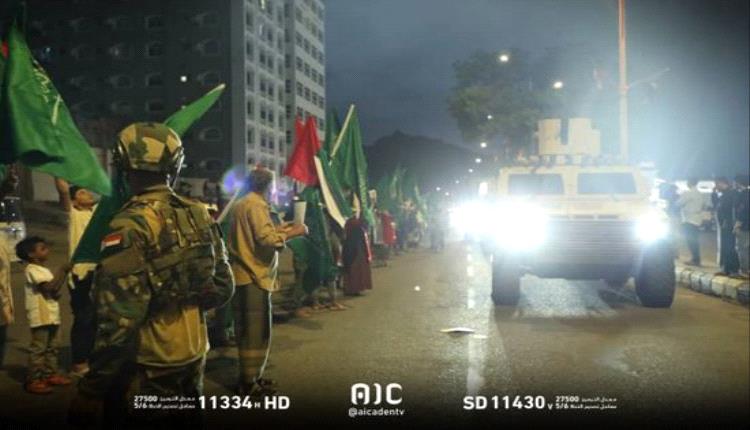 جماهير عدن تحتشد أمام معاشيق للمطالبة بإعلان دولة الجنوب..