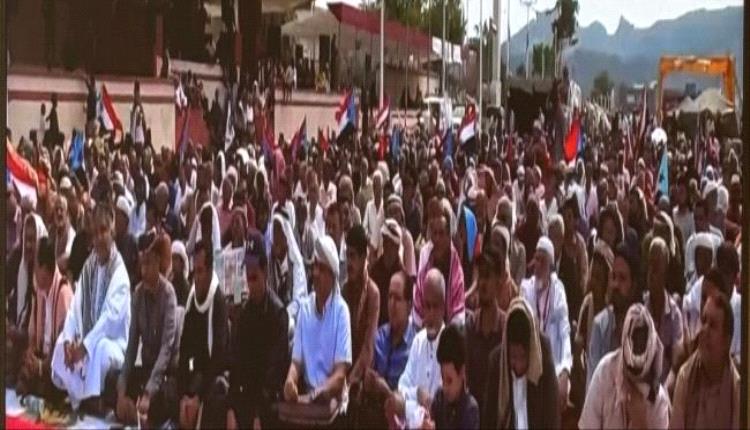 عدن تشهد توافدًا جماهيريًا للمشاركة في جمعة الوفاء للمشروع العربي