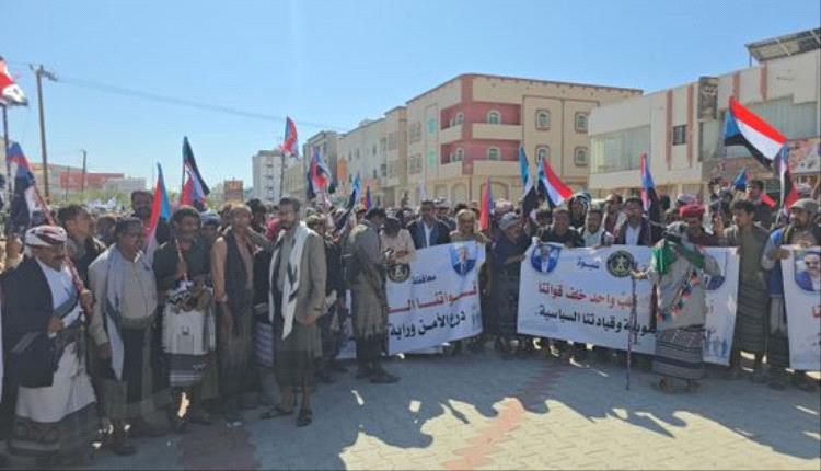 مخيم الاعتصام في عتق يستقبل جماهير نصاب والروضة