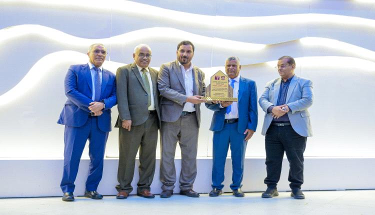 في حفل مميز.. كلية الإعلام بجامعة عدن تودّع الدفعة الأولى من خريجيها 