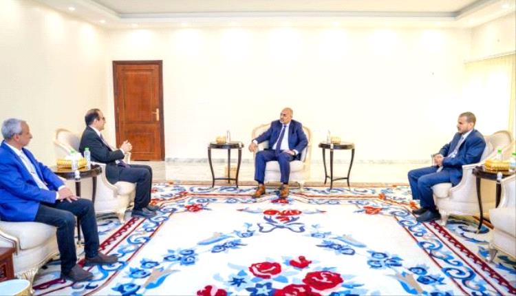 الرئيس الزُبيدي يطّلع على الوضع الصحي العام بالعاصمة عدن والمحافظات المحررة