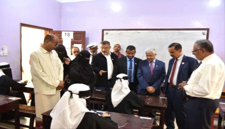 رئيس انتقالي حضرموت يدشن امتحانات الفصل الدراسي الأول بمديرية المكلا
