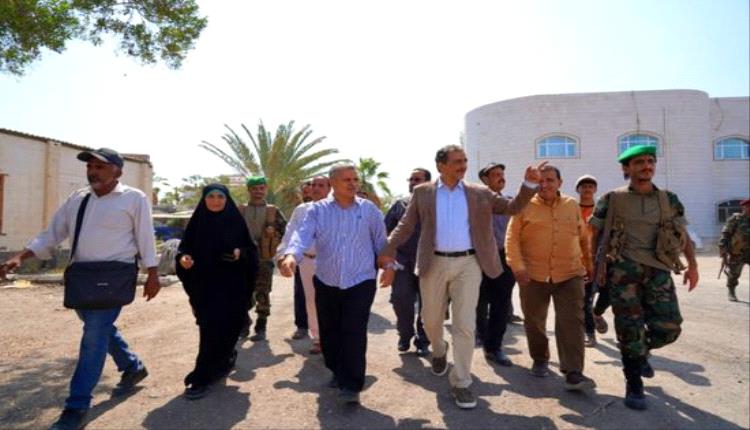 محافظ عدن يوجه بسرعة استكمال مشروع كورنيش أهل الخور