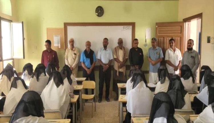 انتقالي تريم والسلطة المحلية يواصلان تدشين الامتحانات في ثانويات المديرية
