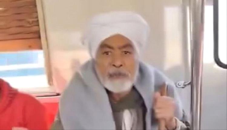 مشادة حادة بين مسن وشابة في مترو الأنفاق بمصر تثير جدلاً واسعًا والسبب صادم