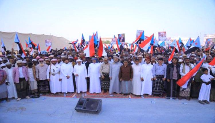 حشود من مديرية المسيلة تنضم إلى ساحة الاعتصام الشعبي المفتوح بالغيضة وتطالب بإعلان #دولة_الجنوب_العربي
