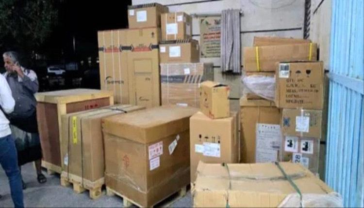 خليفة الإنسانية تقدم دفعة أولى من التجهيزات لمستشفى بيحان