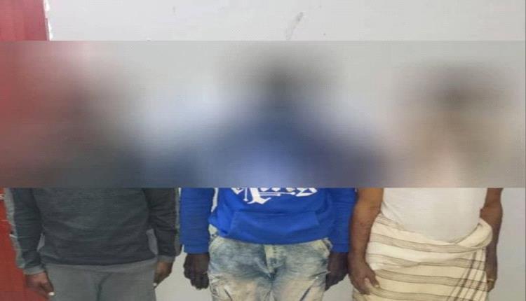 شرطة العريش تضبط متهمين بسرقة مواد تنظيف من أحد الهناجر