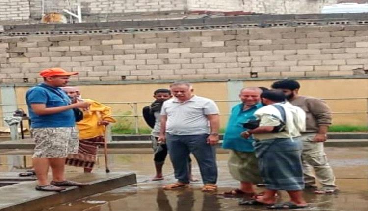 مدير عام المعلا يتفقد أعمال تصريف مياه الأمطار ويشدد على الجاهزية المستمرة