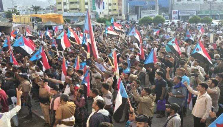 اليوم ساحة الاعتصام المفتوح بالعاصمة عدن تستعد لاستقبال حشود جماهيرية واسعة
