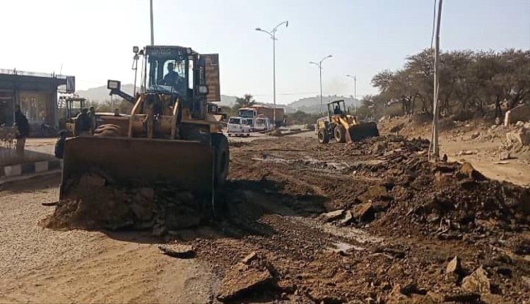 بتوجيهات محافظ الضالع…  تدشين العمل في مشروع صيانة وإعادة تأهيل الشارع العام .