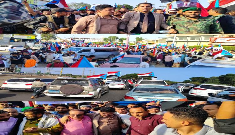 وفود مديرية البريقاء تنضم بكثافة إلى ساحة الاعتصام في عدن للمطالبة بإعلان قيام الدولة الجنوبية