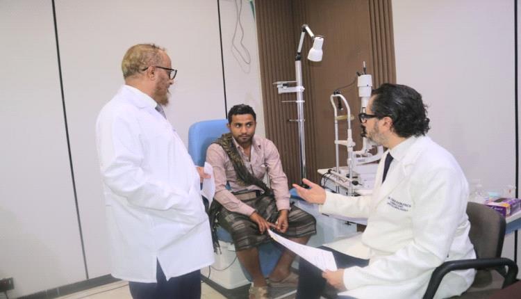 عدن..مستشفى العين التخصصي يختصر عناء السفر للعلاج بالخارج ويستضيف خبيراً دولياً في جراحات العيون