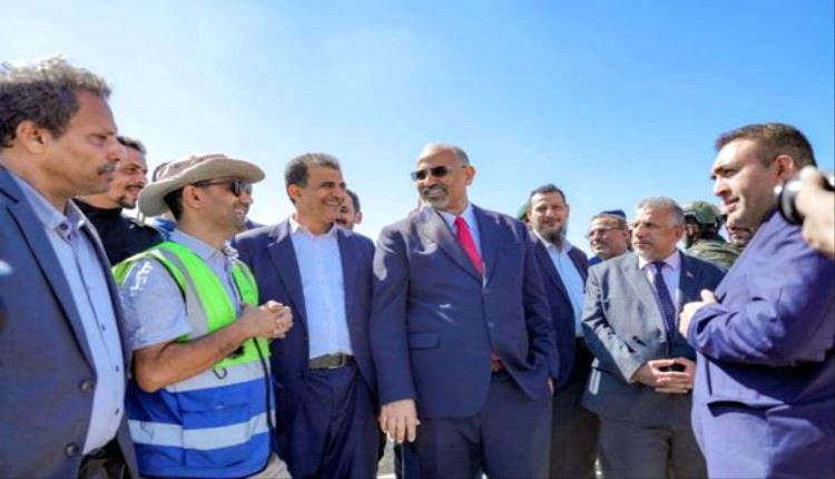 الرئيس الزُبيدي يزور مشروع سد حسان الاستراتيجي